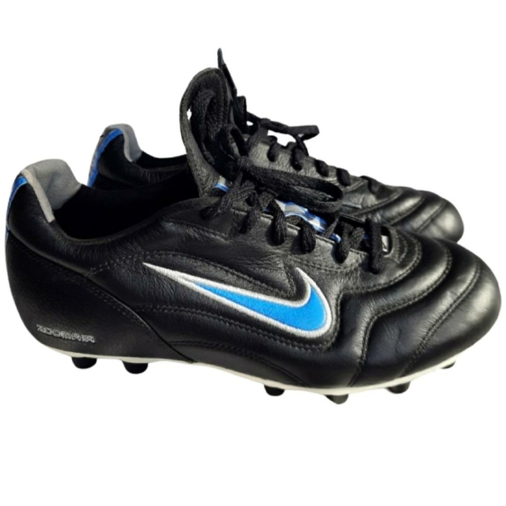 Women's size 7 Nike soccer Cleats NWOT
